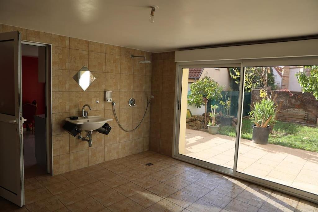 Villa Avec Piscine Interieure 홀츠하임 외부 사진