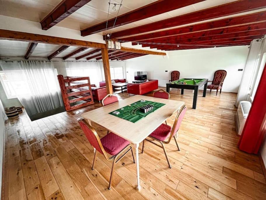Villa Avec Piscine Interieure 홀츠하임 외부 사진