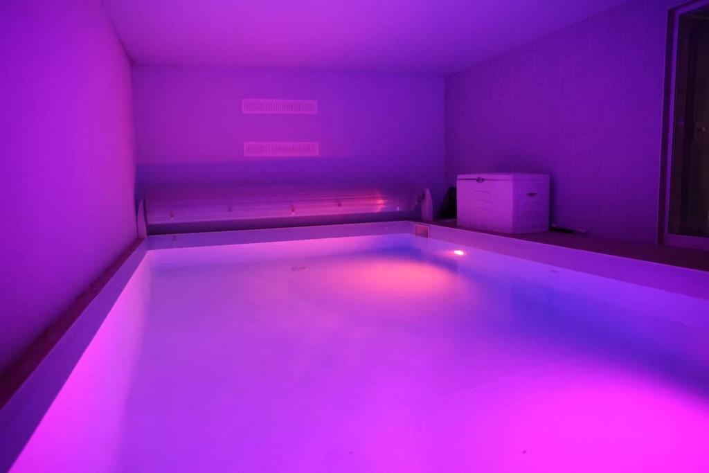 Villa Avec Piscine Interieure 홀츠하임 외부 사진