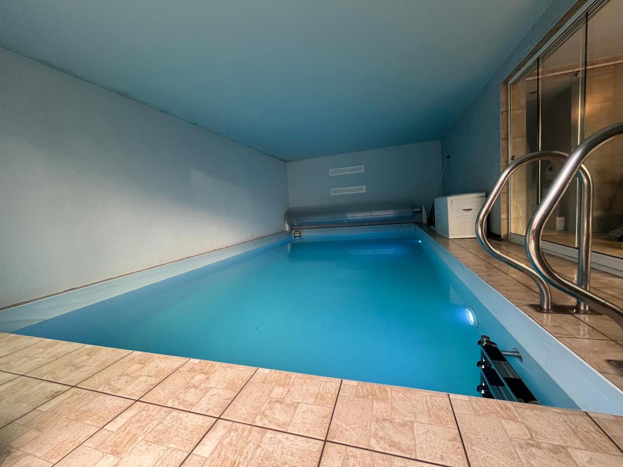 Villa Avec Piscine Interieure 홀츠하임 외부 사진