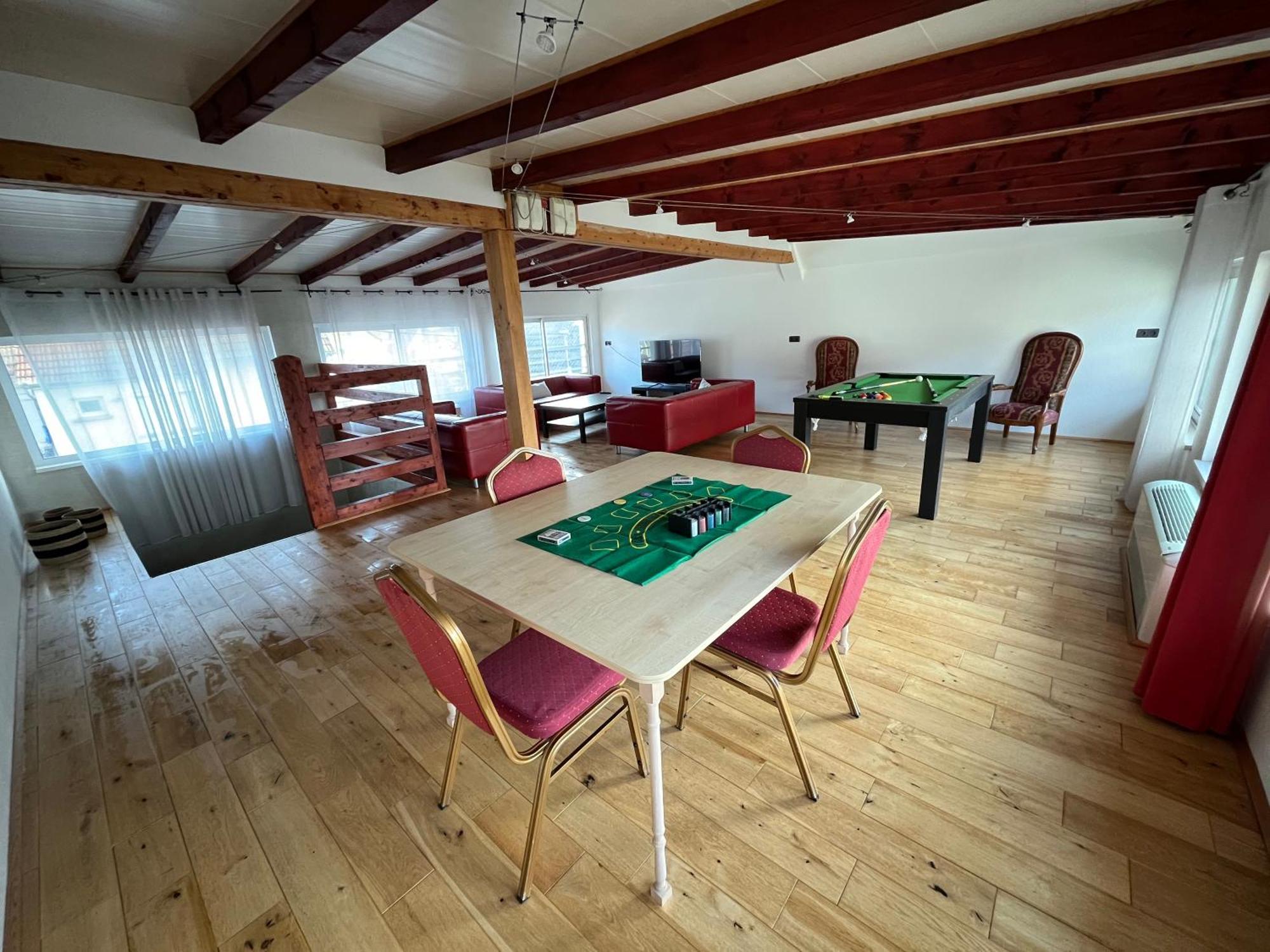 Villa Avec Piscine Interieure 홀츠하임 외부 사진