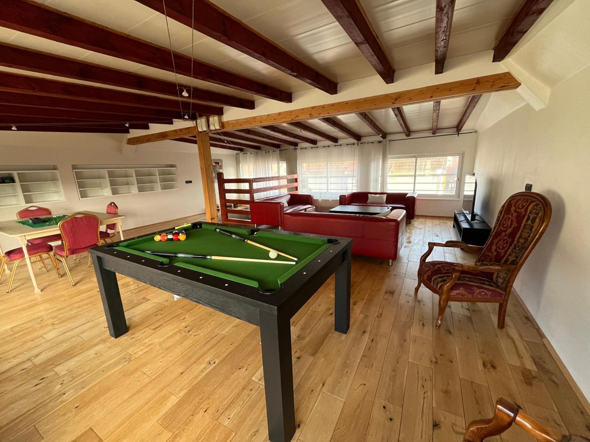 Villa Avec Piscine Interieure 홀츠하임 외부 사진